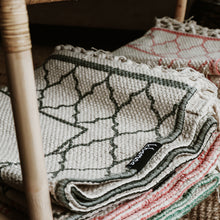 Load image into Gallery viewer, Khamsa ماكس | حصيرة الصلاة للبالغين