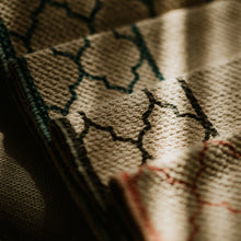 Load image into Gallery viewer, Khamsa ماكس | حصيرة الصلاة للبالغين