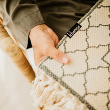 Load image into Gallery viewer, Khamsa ماكس | حصيرة الصلاة للبالغين