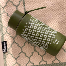 Load image into Gallery viewer, Khamsa Bismillah Water Bottle | Green - Akhdar
