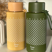 Load image into Gallery viewer, Khamsa Bismillah Water Bottle | Green - Akhdar
